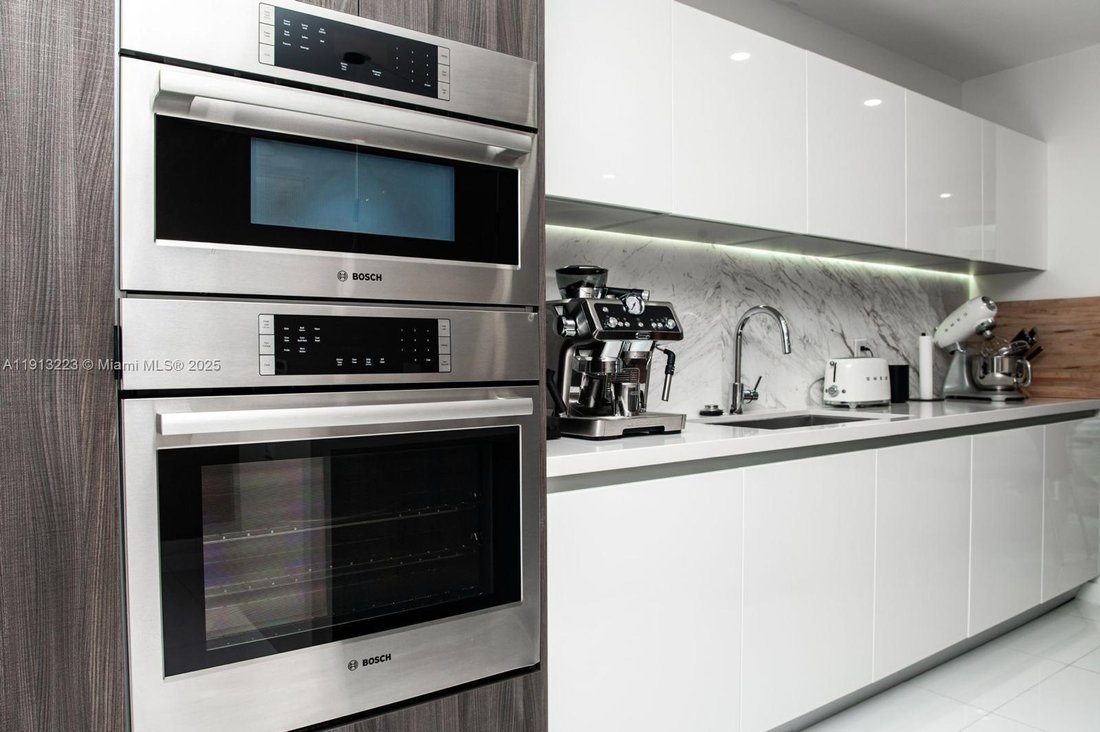 Condo in Miami, Florida, United States 4 - 16639129