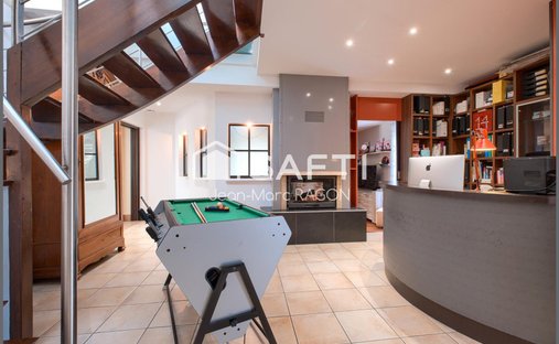 At The Gates Of Vitré Castle Of 12200 M² Land Of More Than 5 Ha