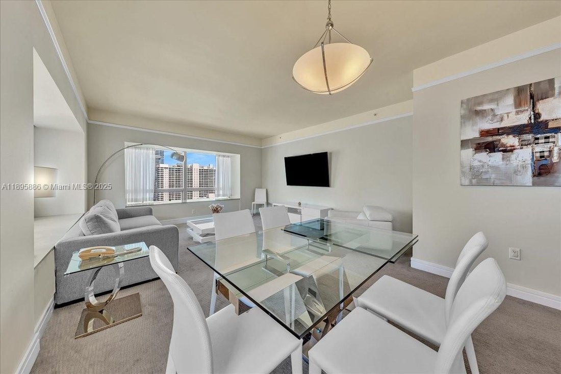 Condo in Miami, Florida, United States 3 - 16639789