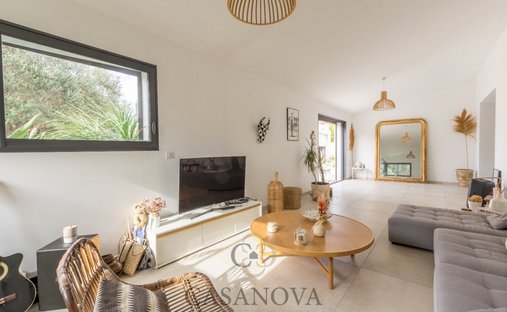 Castle for Sale in Mauguio, Occitanie, France