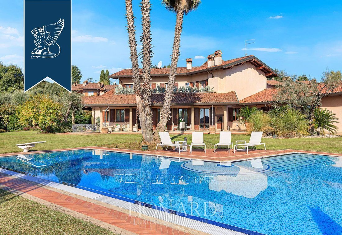 Villa in Hill Zone, Padenghe sul Garda, Lombardy 2 - 16634493