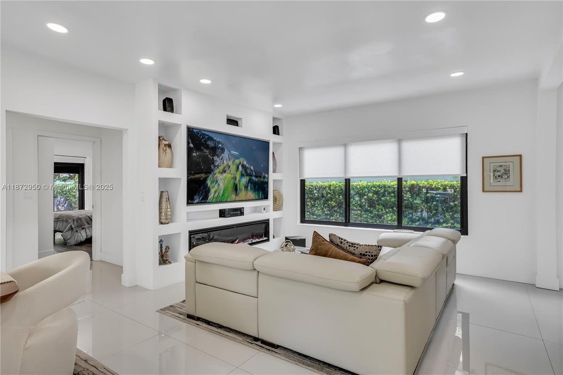 House in Miami, Florida, United States 5 - 16638312