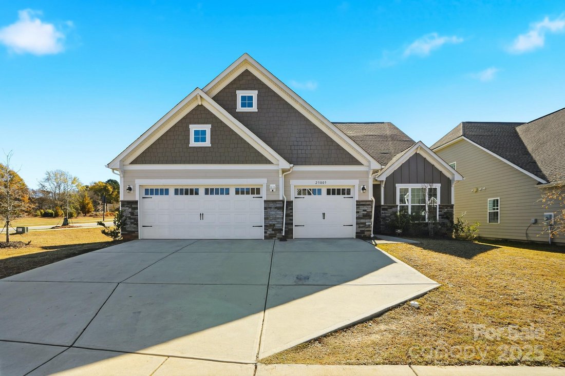 Huntersville, North Carolina, United States 1 - 16629345