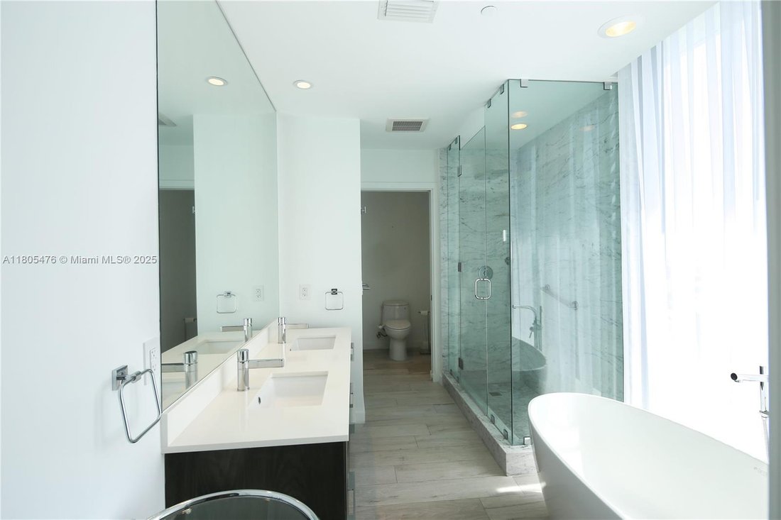 Condo in Miami, Florida, United States 3 - 16640280