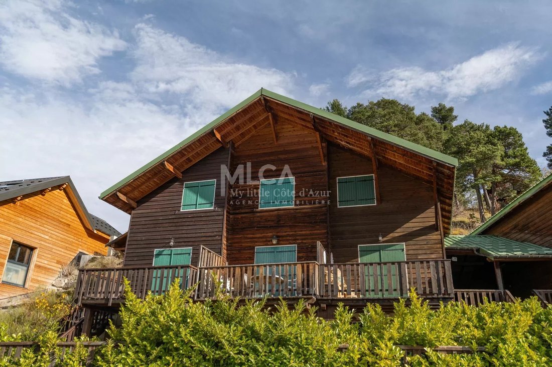 Chalet in Saint-Etienne-de-Tinée, Provence-Alpes-Côte d'Azur, France 1 - 16630194