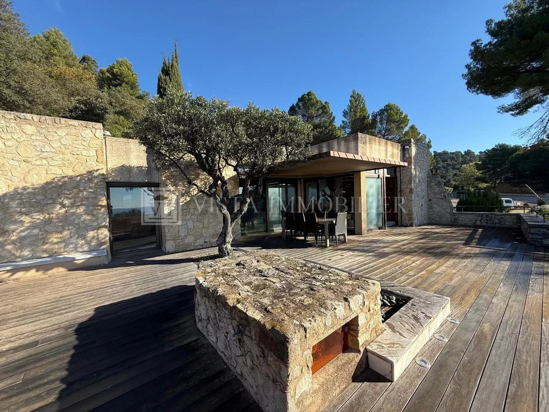 Estate in Lourmarin, Provence-Alpes-Côte d'Azur, France 2 - 16629839