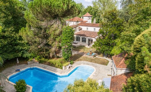 Agen Charming Estate With Manor House, Caretaker's House, Barn For Events, River, Lake 19 Hectares