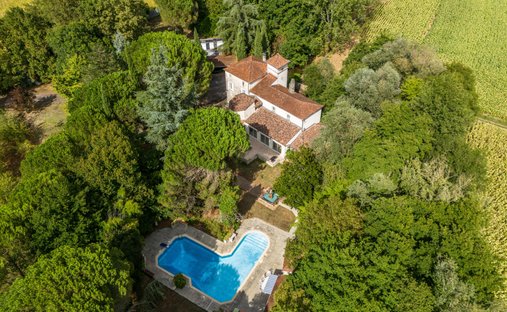 Agen Charming Estate With Manor House, Caretaker's House, Barn For Events, River, Lake 19 Hectares