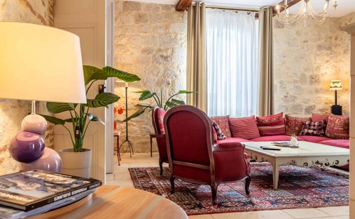 Agen Charming Estate With Manor House, Caretaker's House, Barn For Events, River, Lake 19 Hectares