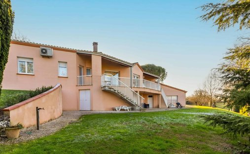 Castle for Sale in Penne-d'Agenais, Nouvelle-Aquitaine, France