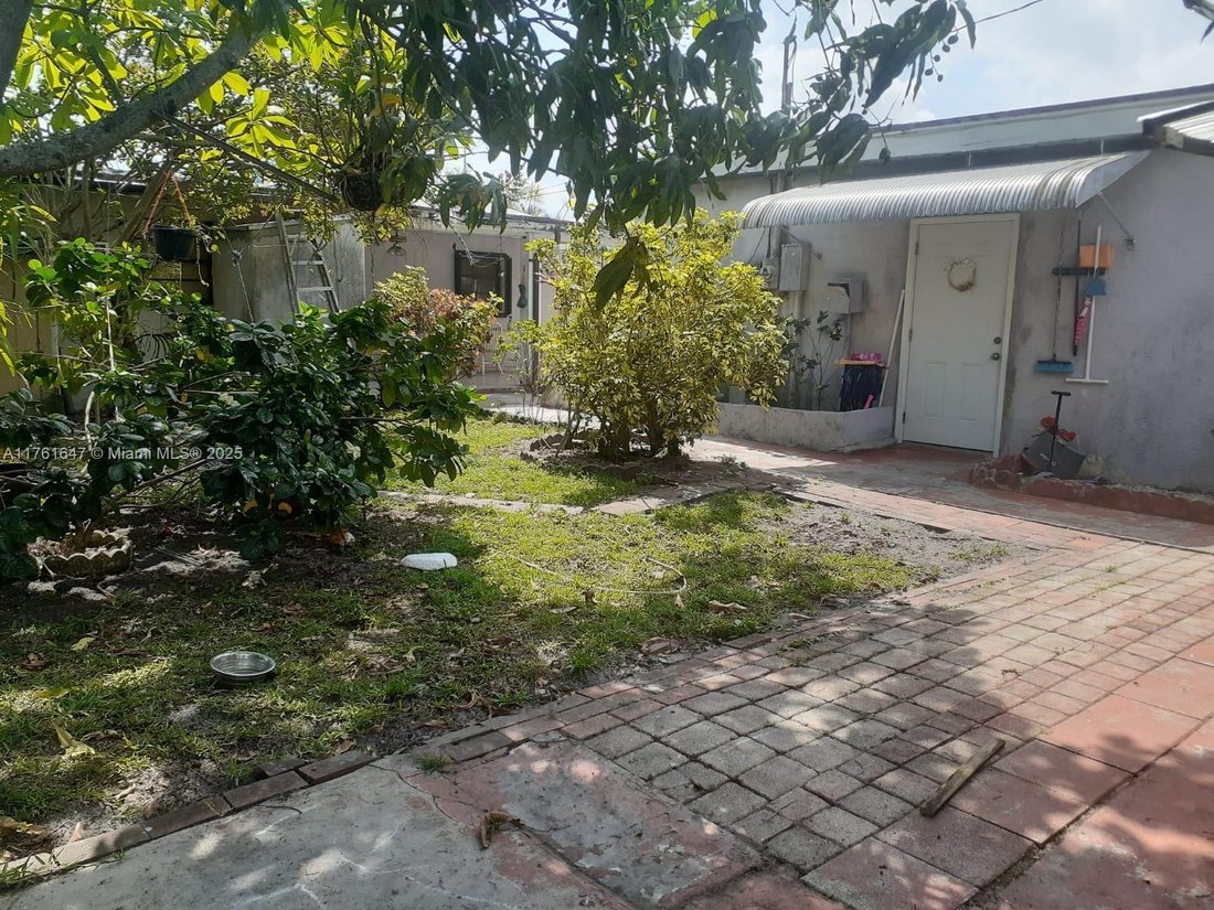 House in Hialeah, Florida, United States 3 - 16639816