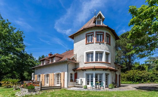 Castle for Sale in Moissac, Occitanie, France