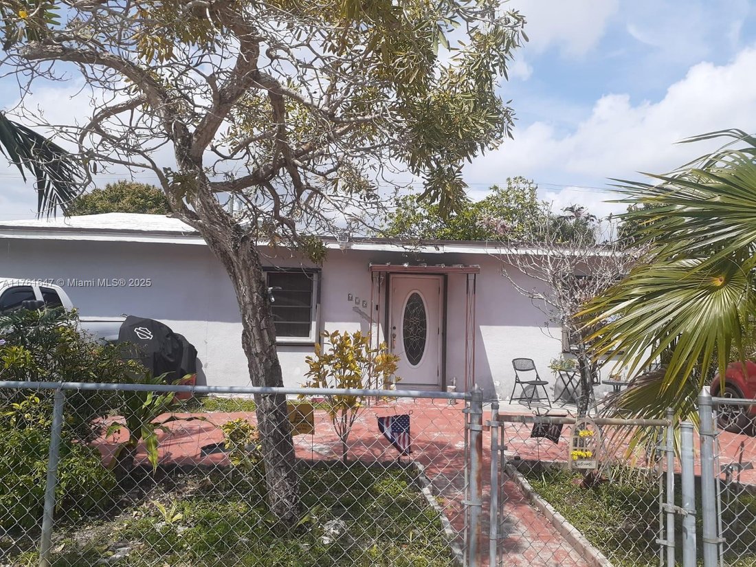House in Hialeah, Florida, United States 1 - 16639816