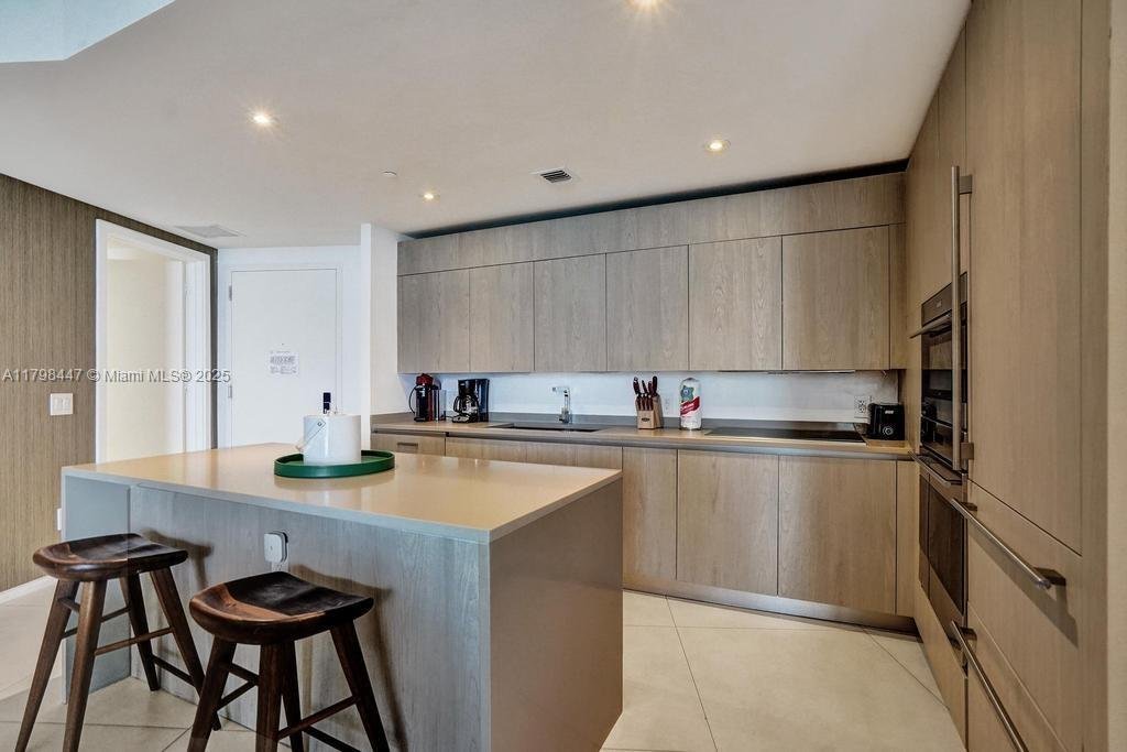 Condo in Hallandale Beach, Florida, United States 4 - 16639891