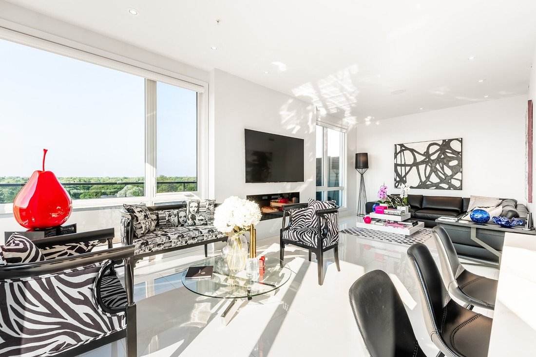 Condo in Mount Royal, Quebec, Canada 1 - 16642591