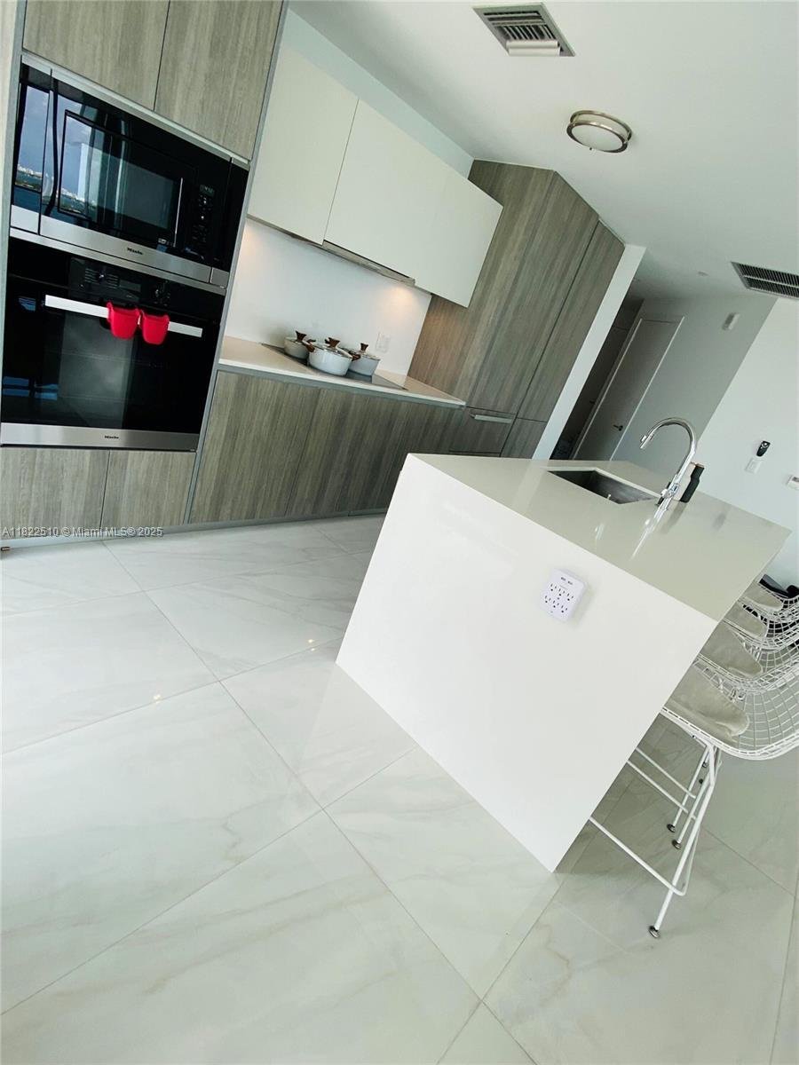 Condo in Miami, Florida, United States 5 - 16635626
