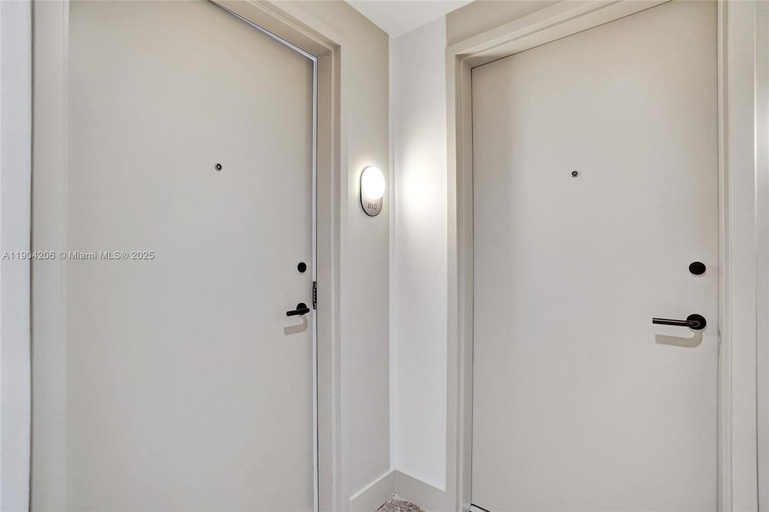 Condo in Miami Beach, Florida, United States 2 - 16638757