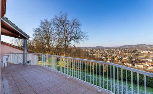 Castle for Sale in Penne-d'Agenais, Nouvelle-Aquitaine, France