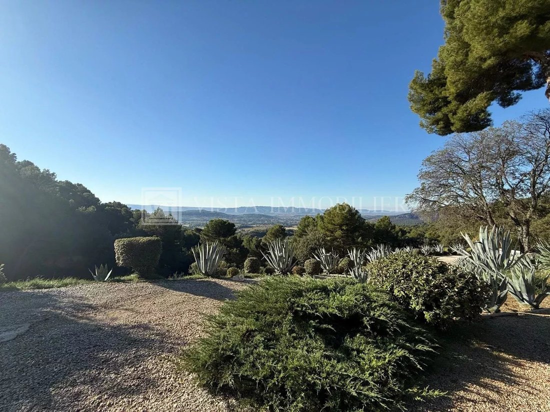 Estate in Lourmarin, Provence-Alpes-Côte d'Azur, France 1 - 16629839