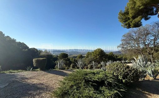 Estate in Lourmarin, Provence-Alpes-Côte d'Azur, France 1