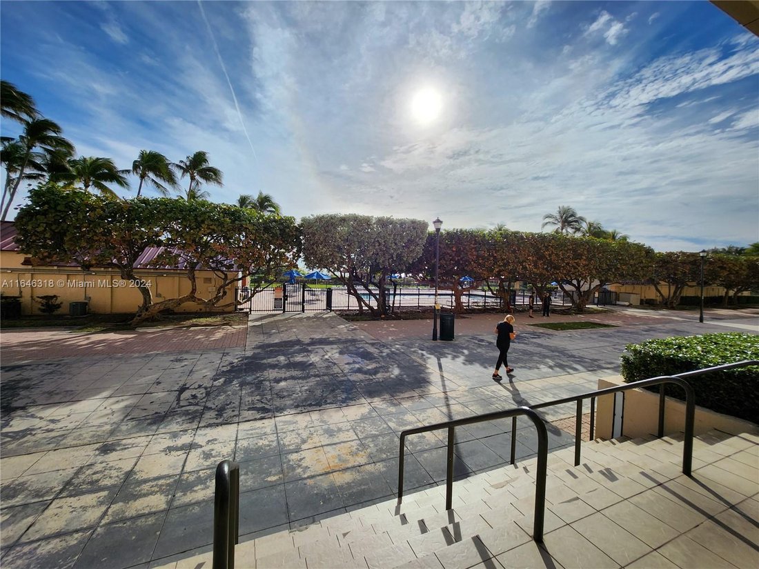 Condo in Miami Beach, Florida, United States 3 - 16636136