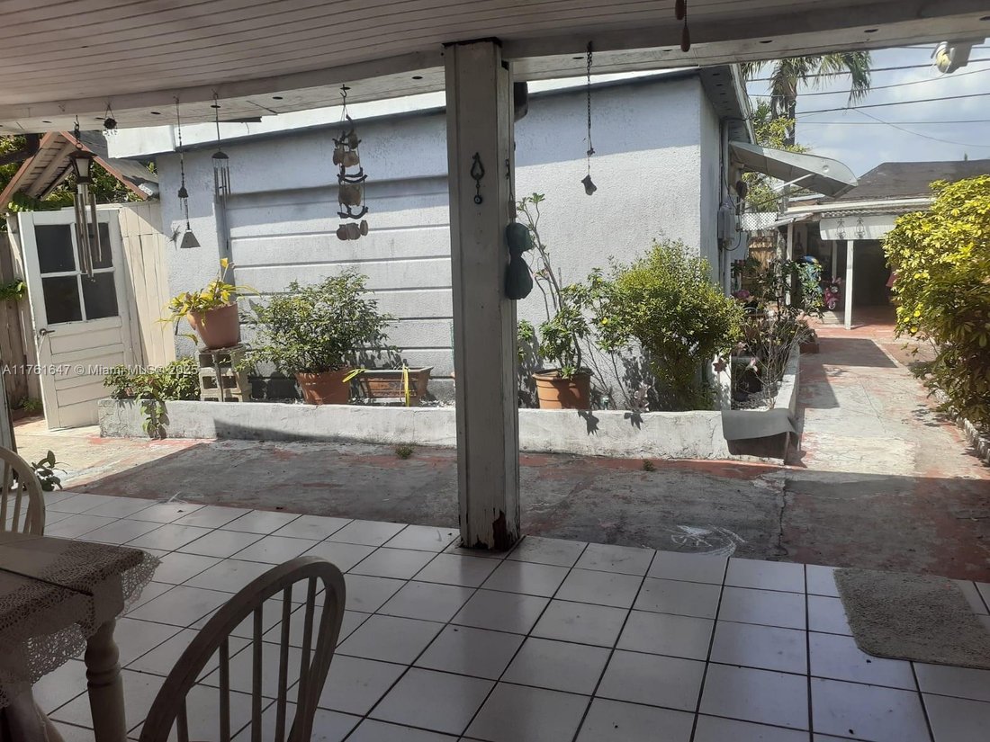 House in Hialeah, Florida, United States 4 - 16639816
