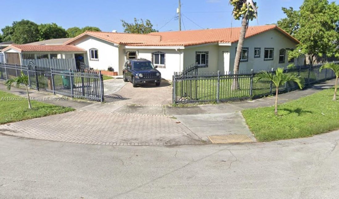 House in Miami, Florida, United States 1 - 16639716