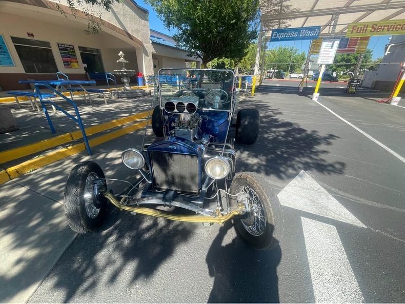 Coupe in Glendale, United States 3 - 16646164