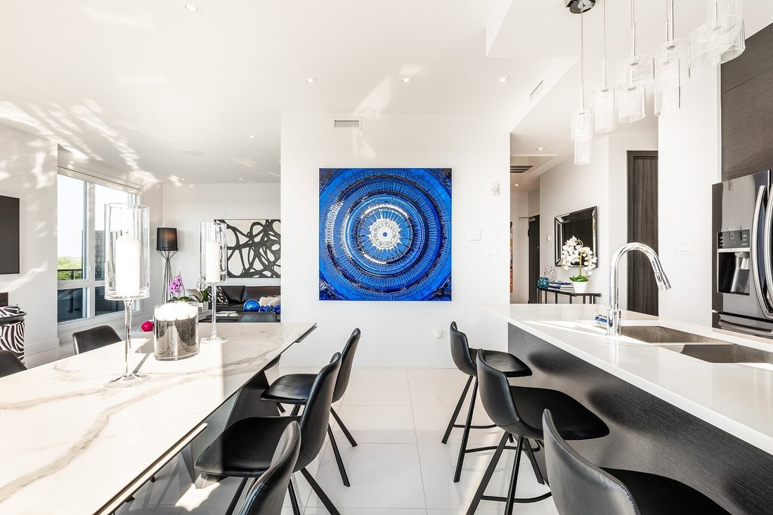 Condo in Mount Royal, Quebec, Canada 3 - 16642591