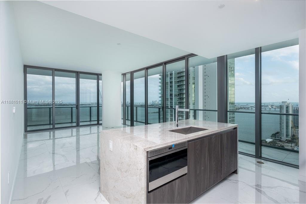 Condo in Miami, Florida, United States 1 - 16635734