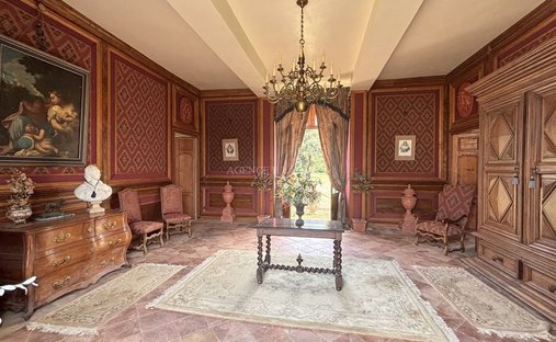 Castle for Sale in Saint-Émilion, Nouvelle-Aquitaine, France