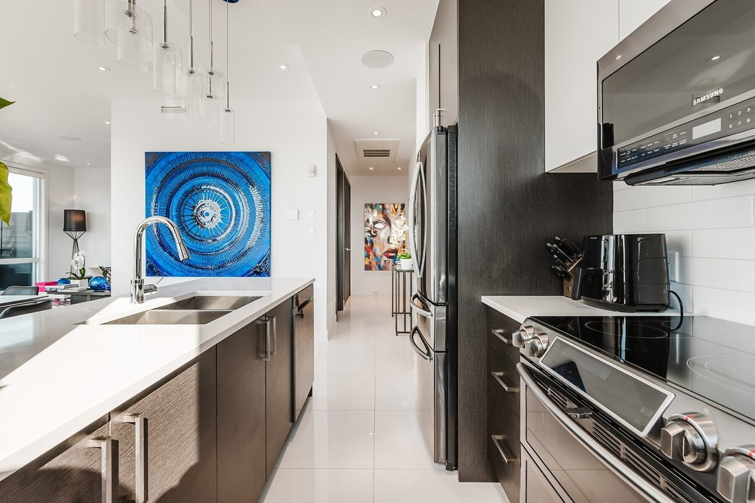 Condo in Mount Royal, Quebec, Canada 5 - 16642591