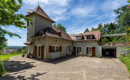 Castle for Sale in Moissac, Occitanie, France