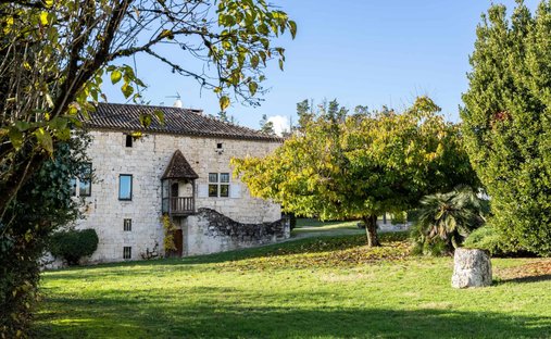 Castle for Sale in Beauville, Nouvelle-Aquitaine, France