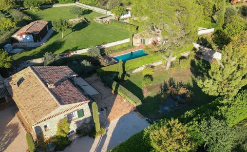 Maison à La Roquebrussanne, Provence-Alpes-Côte d'Azur, France 1