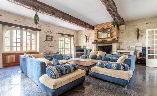 Agen Charming Estate With Manor House, Caretaker's House, Barn For Events, River, Lake 19 Hectares