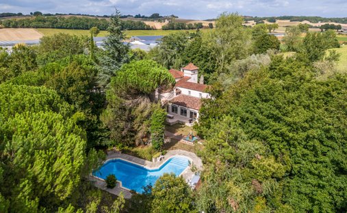 Agen Charming Estate With Manor House, Caretaker's House, Barn For Events, River, Lake 19 Hectares