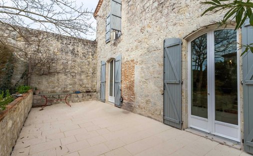 Agen Charming Estate With Manor House, Caretaker's House, Barn For Events, River, Lake 19 Hectares