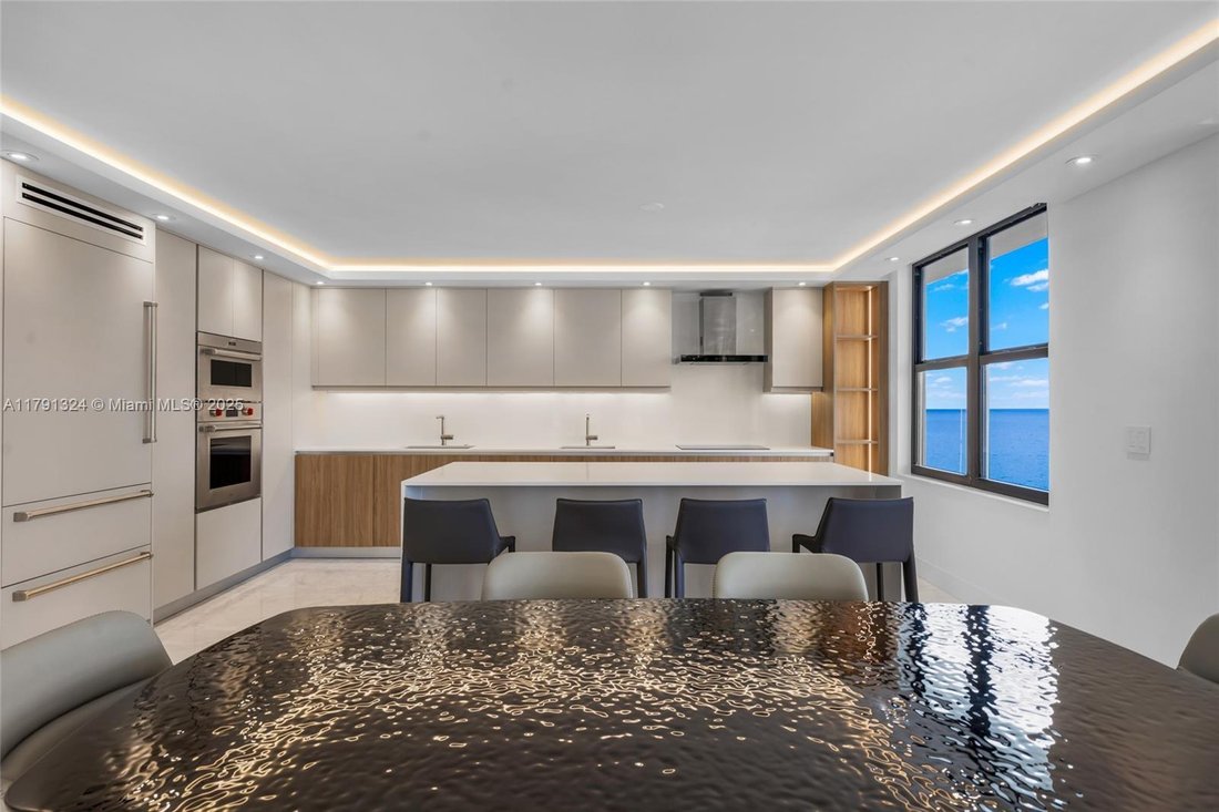 Condo in Bal Harbour, Florida, United States 3 - 16636677