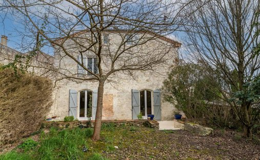 Agen Charming Estate With Manor House, Caretaker's House, Barn For Events, River, Lake 19 Hectares