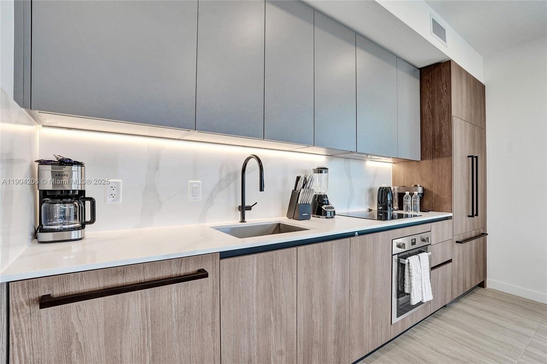 Condo in Miami Beach, Florida, United States 4 - 16638757