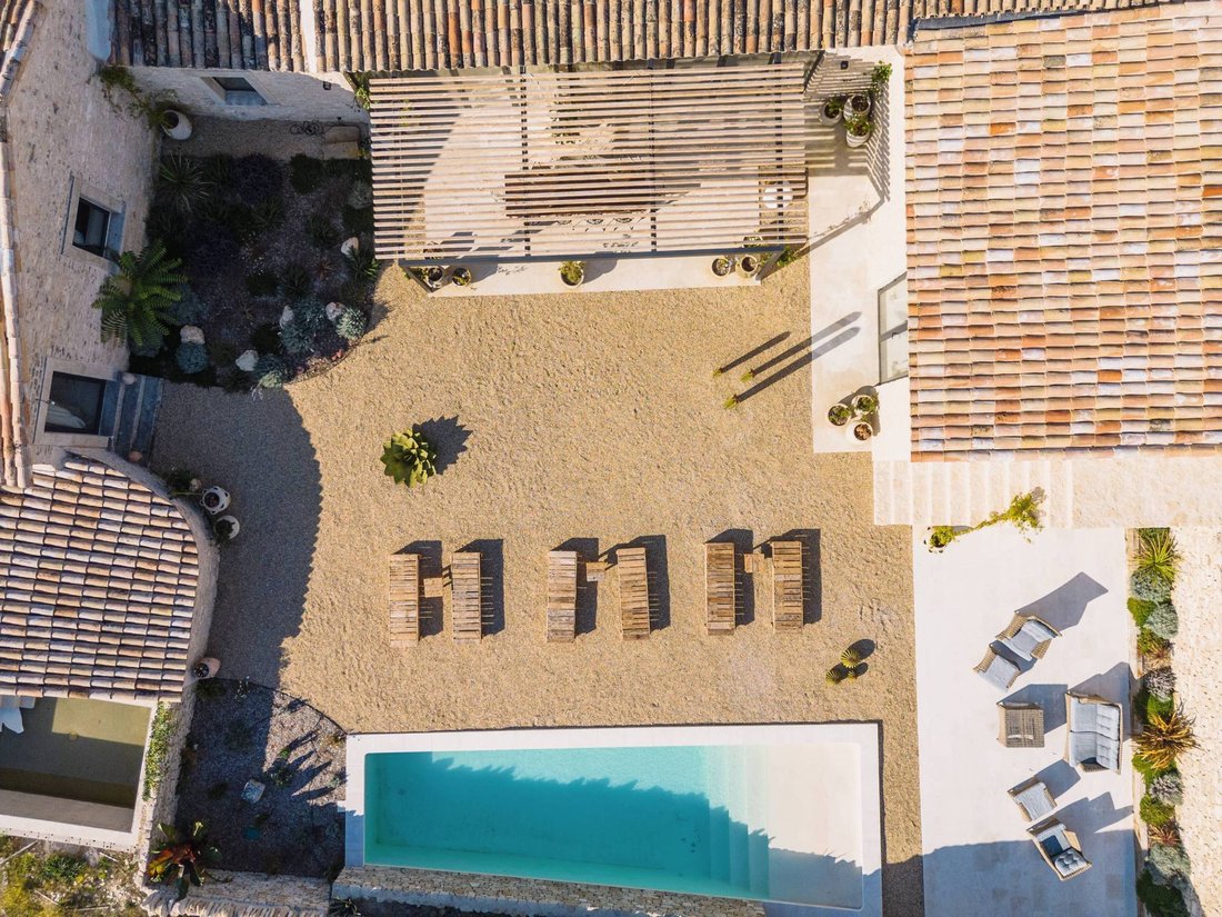 House in Gordes, Provence-Alpes-Côte d'Azur, France 2 - 16645340