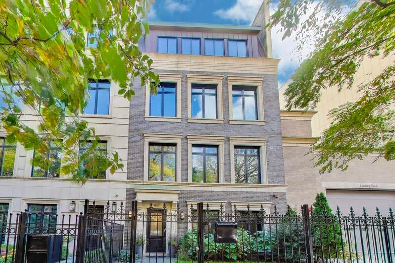 Exclusive Lincoln Park Residence With In Chicago, Illinois, United ...