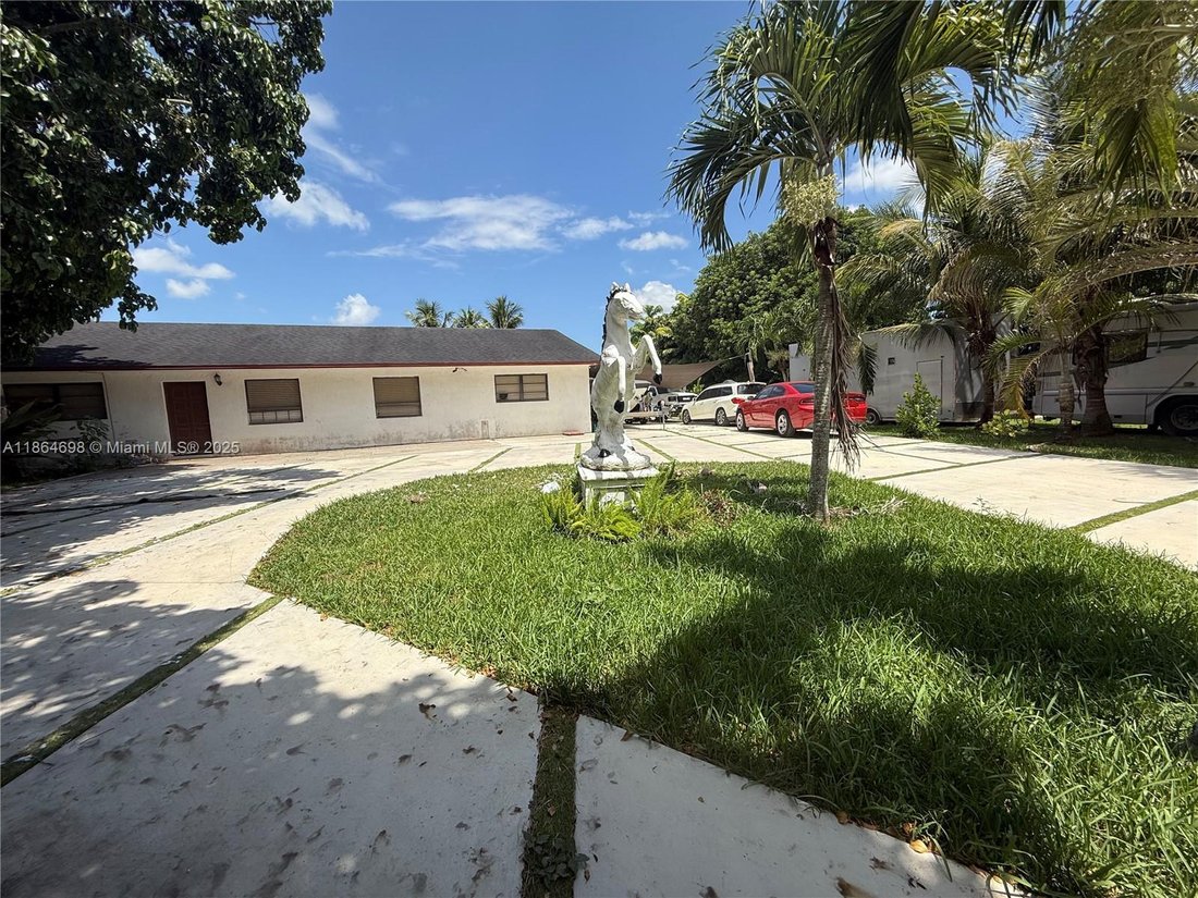 House in Miami, Florida, United States 1 - 16640053