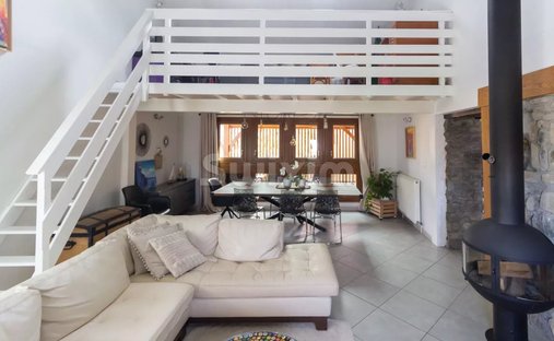 Castle for Sale in Bons-en-Chablais, Auvergne-Rhône-Alpes, France