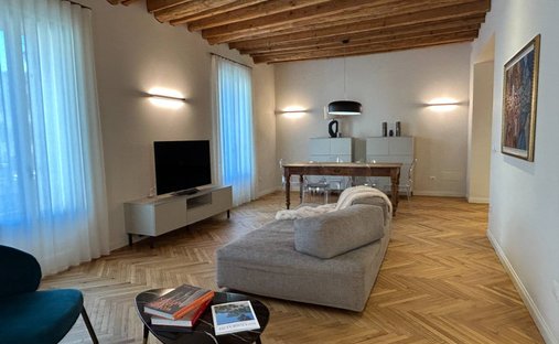 Apartment in Historic Center, Desenzano del Garda, Lombardy 1
