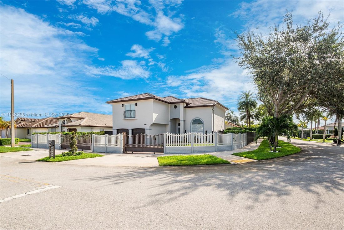 House in Miami, Florida, United States 2 - 16640366