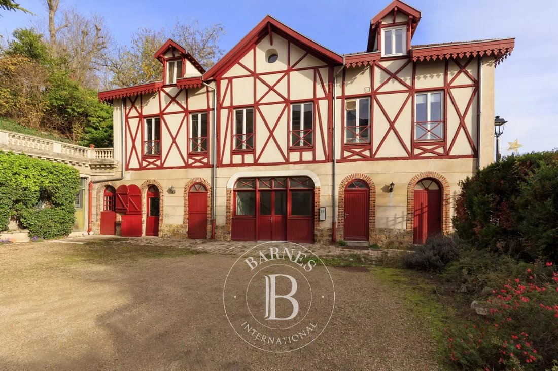 House in Forêt, Saint-Germain-en-Laye, France 2 - 16647852