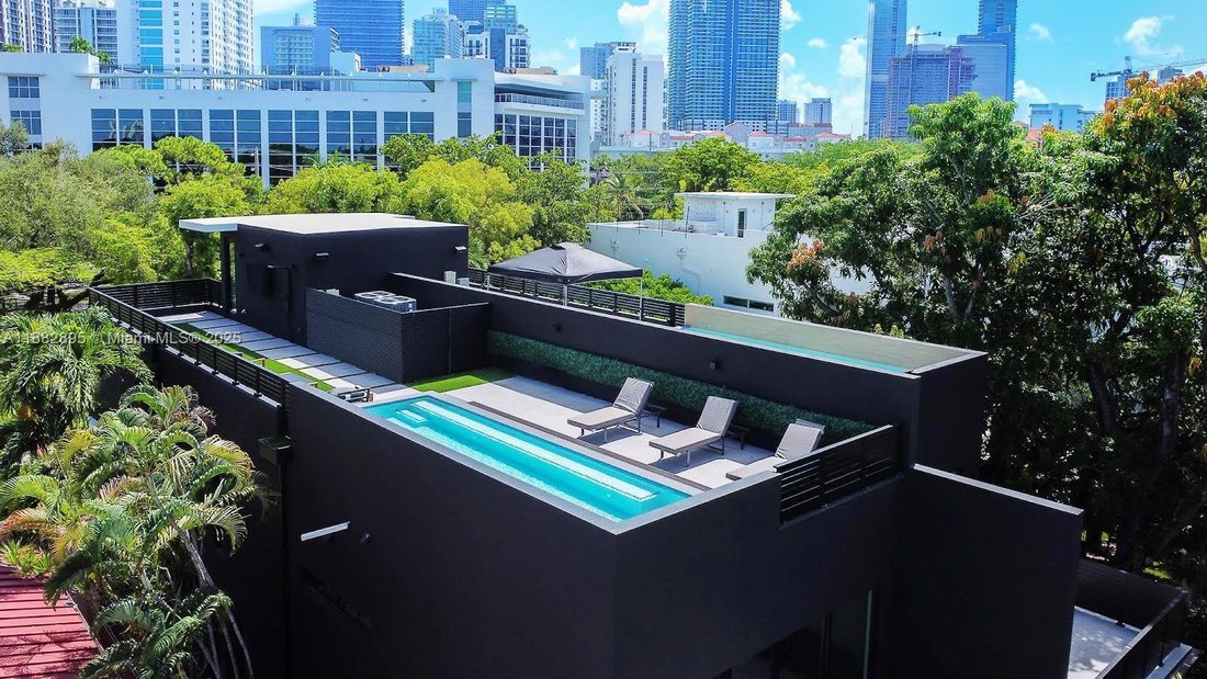 House in Miami, Florida, United States 1 - 16639372