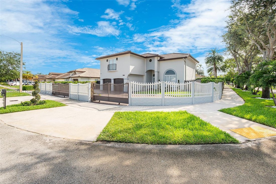 House in Miami, Florida, United States 4 - 16640366